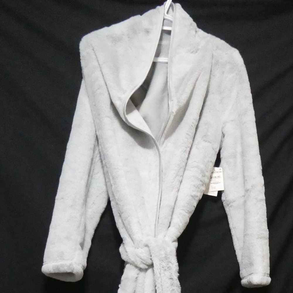 NORDSTROM | Small | 100% Recycled Polyester | Pearl Blue Faux Fur Robe | BNWT